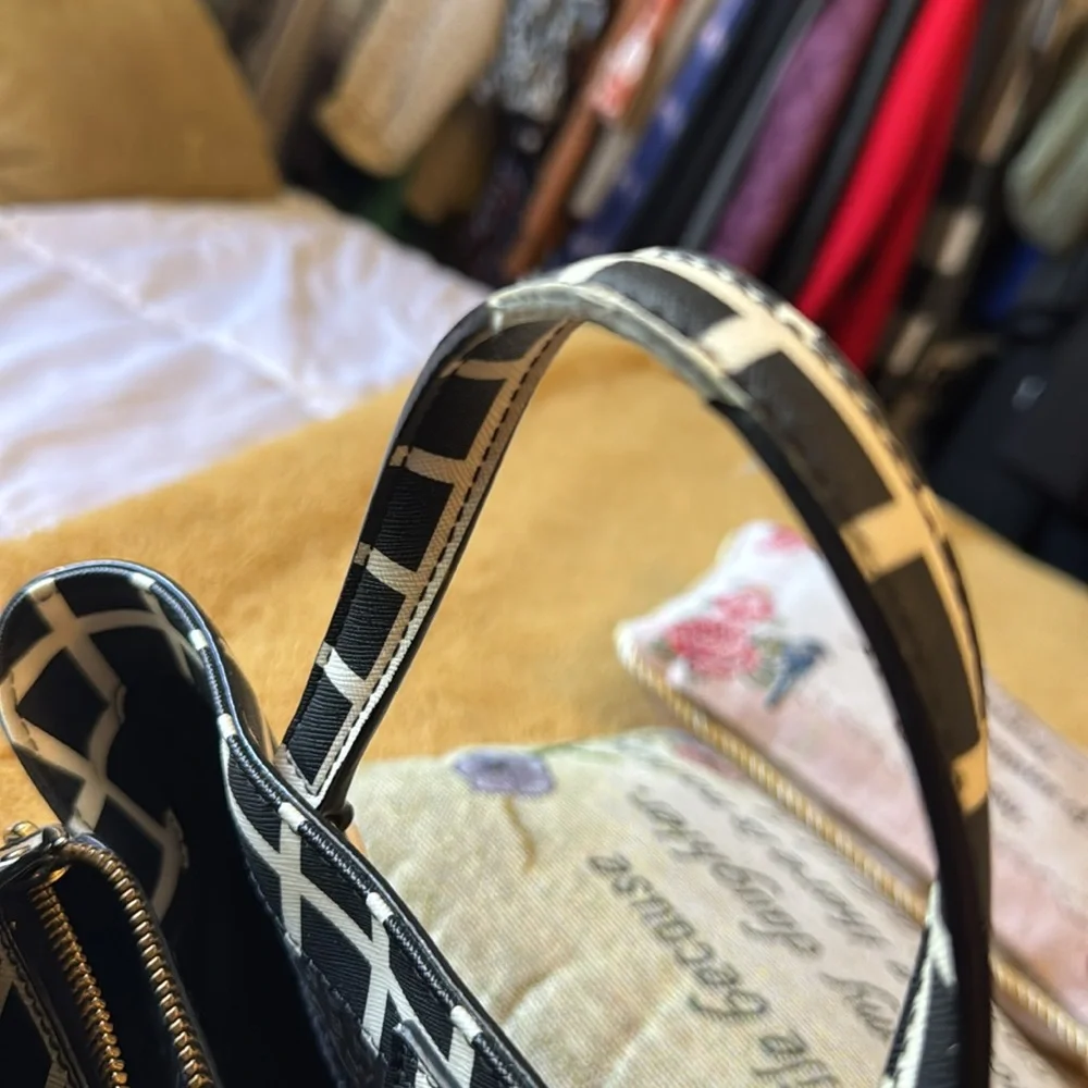 Kate Spade black & white very clean - Picture 15 of 15